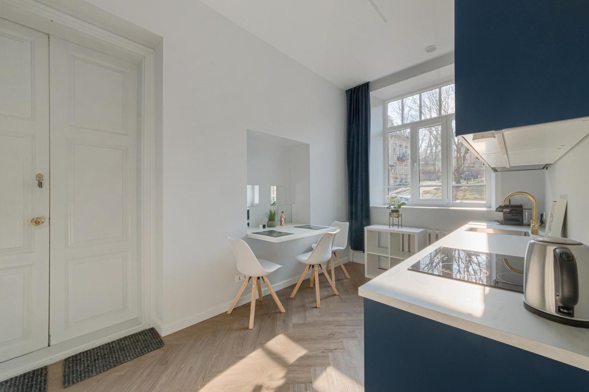 Butas Brand New Luxury Apartment, Parking, Center